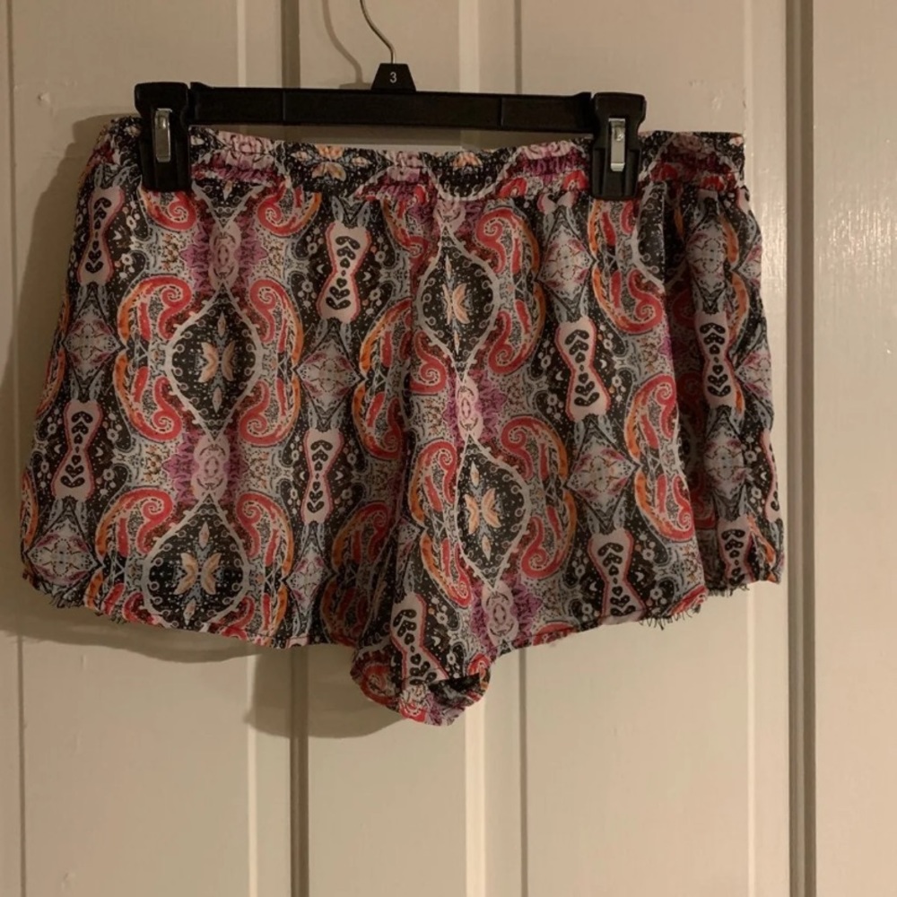 Shorts - Picture 3 of 4